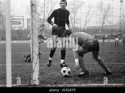 football, Bundesliga, 1968/1969, FC Schalke 04 versus Kickers Offenbach 3:0, Glueckaufkampfbahn Stadium in Gelsenkirchen, scene of the match, disallowed goal to Offenbach, f.l.t.r. Rudolf Koch (Offenbach), keeper Norbert Nigbur (Schalke) und Klaus Senger Stock Photo