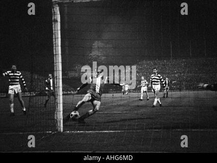 football, Bundesliga, 1969/1970, Boekelberg Stadium, Borussia Moenchengladbach versus MSV Duisburg 4:1, scene of the match, 4:1 goal to Gladbach by Herbert Wimmer Stock Photo