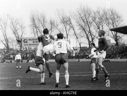 football, Bundesliga, 1969/1970, FC Schalke 04 versus Rot-Weiss Oberhausen 2:2, Glueckaufkampfbahn Stadium in Gelsenkirchen, scene of the match, f.l.t.r. Franz Krauthausen, Hans Fritsche (both Oberhausen), Friedel Rausch (Schalke), Hugo Dausmann, Dieter B Stock Photo