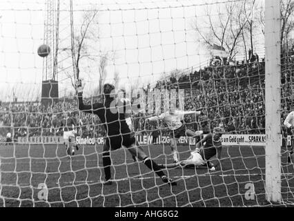 football, Bundesliga, 1969/1970, FC Schalke 04 versus Rot-Weiss Oberhausen 2:2, Glueckaufkampfbahn Stadium in Gelsenkirchen, scene of the match, shot on goal by Hugo Dausmann (Oberhausen), aground Rolf Ruessmann (Schalke), ahead keeper Norbert Nigbur (Sch Stock Photo