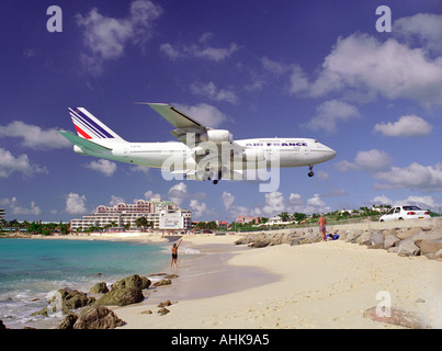747-air-france-landing-over-a-