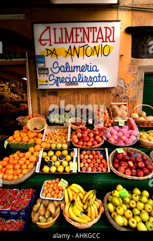 Italy Italian delicatessen tuscany rgeen grocer Stock Photo