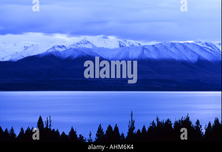 Lake Ohau and Ben Ohau Range Stock Photo - Alamy