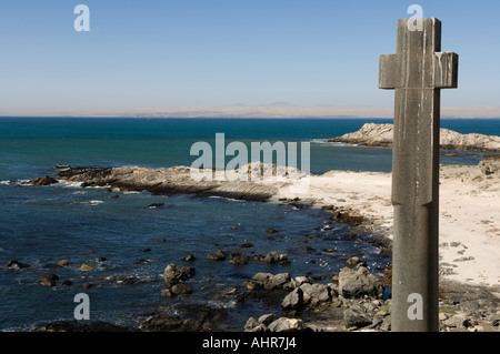 granite cross, a replica of the one erected by Bartholomeu Diaz, Diaz Point, Diamond Coast Recreation area, Luderitz, Namibia Stock Photo