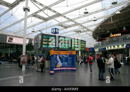 city of manchester piccadilly mainline railway station midlands uk gb europe Stock Photo