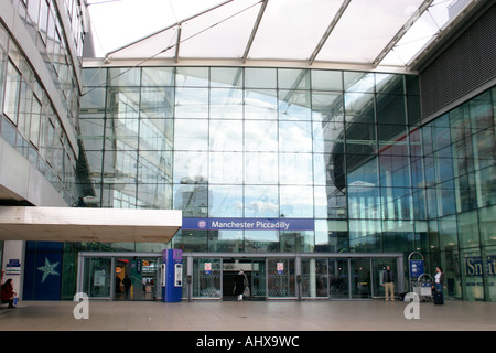 city of manchester piccadilly mainline railway station midlands uk gb europe Stock Photo