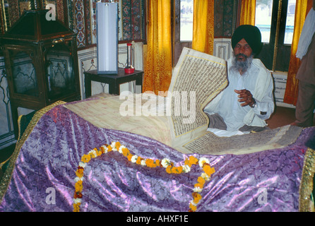 Sri Harmandir Sahib: The Golden Temple of Amritsar, Sikhism in Punjab - Guru Granth Sahib