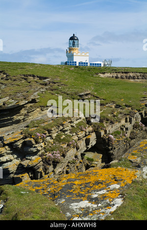 dh Brough of Birsay BIRSAY ORKNEY Birsay lighthouse light beacon tower seacliff tops Stock Photo