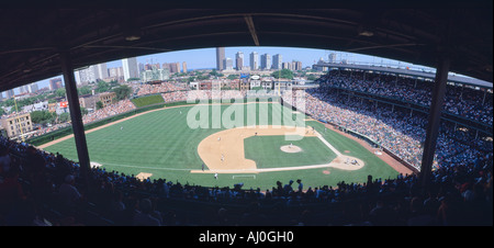 ILLINOIS Chicago Beer vendor in stands at Wrigley Field selling to fans  stadium for Chicago Cubs professional baseball team Stock Photo - Alamy