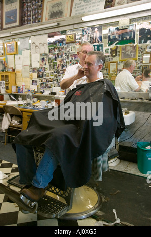 Floyd cutting hair at Floyd s City Barber Shop in Mount Airy North Carolina the town featured in Mayberry RFD and home of Andy Stock Photo