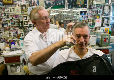 Floyd cutting hair at Floyd s City Barber Shop in Mount Airy North Carolina the town featured in Mayberry RFD and home of Andy Stock Photo