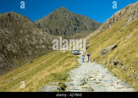 Walkers on the Miners Track towards Mount Snowdon with the ridge of bwlch glas to the right Stock Photo