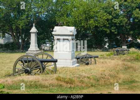 Gettysburg Civil War Memorial Monument & Cannon, Gettysburg PA USA Stock Photo