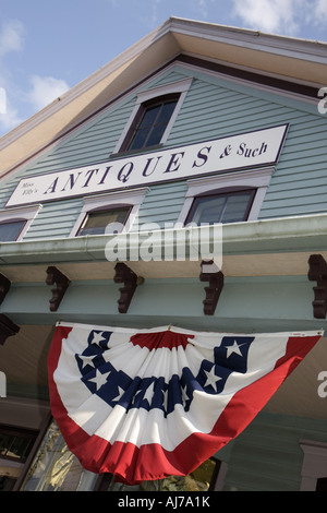 Pocono Poconos Mountains Pennsylvania,Hawley,Church Street,Miss Elly's Antiques,collectibles,sign,patriotic bunting,banner,PA070922116 Stock Photo