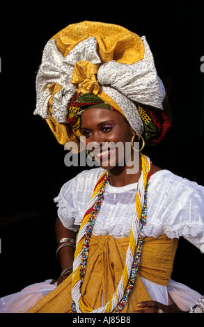 Girl dressed in traditional Brazilian costume Stock Photo by ©diogoppr  95381680