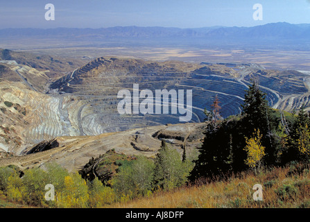 Elk224 1655 Utah Kennecott s Bingham Canyon open pit copper mine Stock Photo