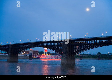 Eads Bridge and Moon and Casino Queen on Mississippi River in St Louis, MO, Saint Louis, Missouri, USA Stock Photo