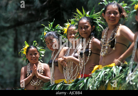 Micronesian girl performing a dance at a cultural festival Garapan ...