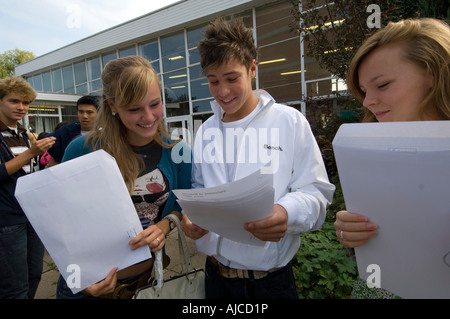 Students at Cherwell school Oxford celebrate their gcse results in 2007 Stock Photo