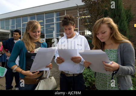 Students at Cherwell school Oxford celebrate their gcse results in 2007 Stock Photo