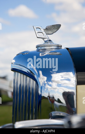 Classic Bentley bonnet grill and mascot Stock Photo - Alamy