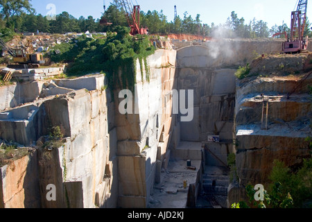 Workers drilling and cutting blocks at a granite quarry in Elberton Georgia Stock Photo