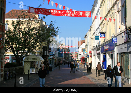 canterbury high street narrow lanes with shoppers town centre kent england uk gb Stock Photo