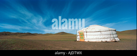 Mongolian traditional dwelling ger or yurt. Yolyn am nearby. Zuun Saikhny Nuruu. Gurvan Saikhan Uul. South Gobi desert. Mongolia Stock Photo