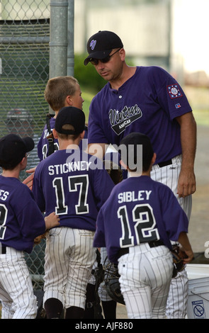 Youth Baseball coach talks with player Stock Photo - Alamy