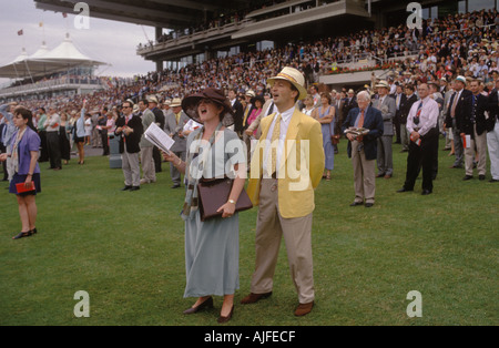 UK summer fashion, man in yellow lined jacket and straw panama hat. Couple enjoying life. Goodwood Horse Races Sussex Downs, England 2000s HOMER SYKES Stock Photo