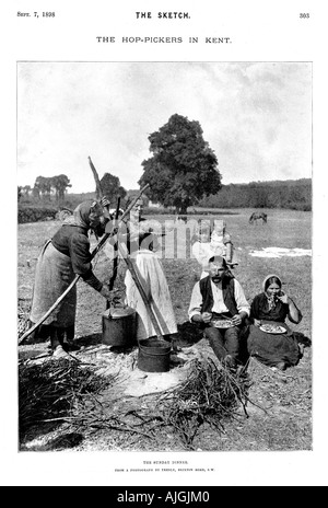 Hop Pickers In Kent, Late Victorian photo of a family of hop pickers at lunch in the Kentish fields Stock Photo