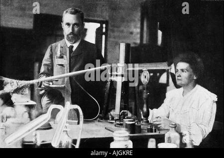 M & Mme Curie, Pierre and Marie, discoverers of Radium and winners of the Nobel Prize for Chemistry in 1903, in their laboratory Stock Photo