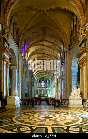 besancon-cathedral-saint-jean-cathedral-interior-view-stock-photo-alamy