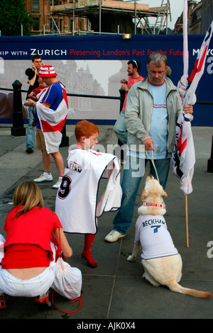 Soccer fans supporting England celebrating their team's win over Ecuador at the Trafalgar Square in London. 2006 FIFA worldcup. Stock Photo