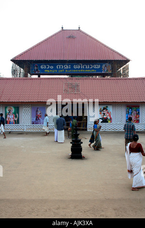 Devotees visiting the temple of Lord Shiva in Aluva, Kerala Stock Photo