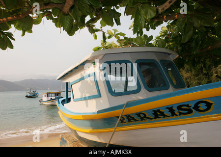 A fishing boat tied to mainland in Praia Japariz beach, Ilha Grande, Brazil Stock Photo