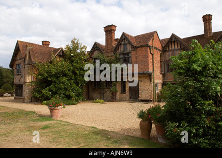 Dorney Court Tudor Manor House, Dorney Near Windsor Buckinghamshire UK. Early Tudor dating from around 1440.  2006 2000s HOMER SYKES Stock Photo