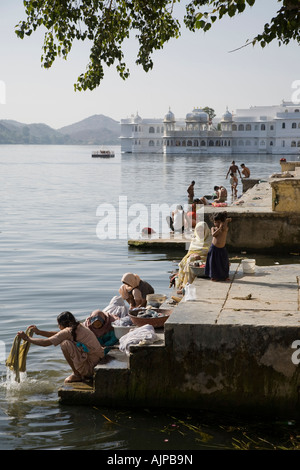 Rajasthani Women At The Bathing Ghat On Lake Pichola Udaipur Stock