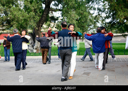 Couples dancing in the early morning at the Temple of Heaven Beijing China Stock Photo