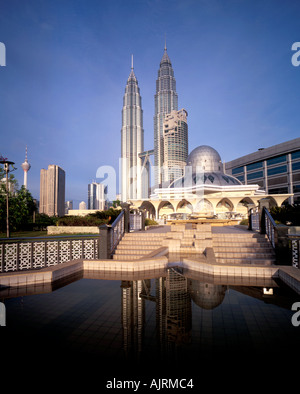 Masjid Asy Syakirin Mosque and Petronas Towers Kuala Lumpur Malaysia Stock Photo