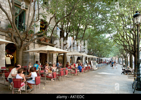 Sidewalk cafes on the Carrer de la Forca, Old City, Girona (Gerona), Catalunya, Spain Stock Photo