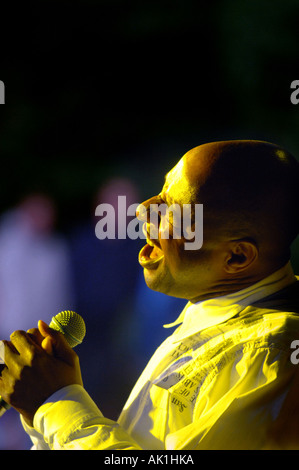Singer Leee John (correct Leee) formerly of the band Imagination performs on stage at Vibes form the Vines 2006. Pic Jim Holden. Stock Photo