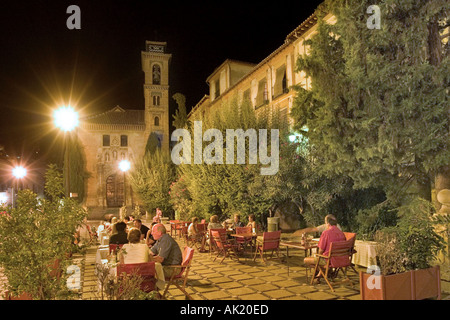 Restaurant at night in front of the Iglesia de Sta Ana, Plaza Nueva, Granada, Andalucia, Spain Stock Photo