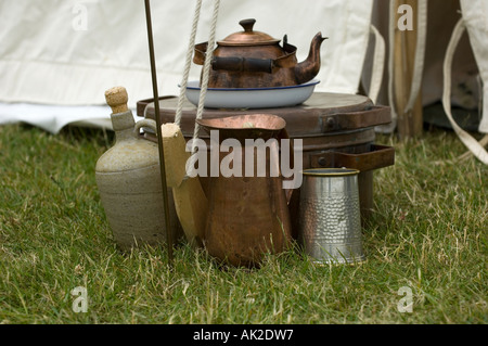 CHINA HANGZHOU Young tea server pours tea from behind his back using  antique long spout teapot Stock Photo - Alamy