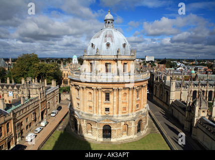 The landmark Radcliffe Camera reading room of the University s Bodleian Library in central Oxford England Stock Photo