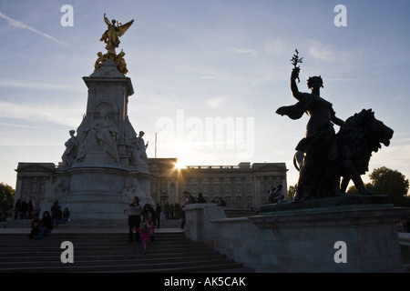 The Victoria Memorial and Buckingham Palace, London, England, UK Stock Photo