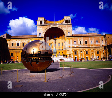 inner courtyard vatican museum rome italy Bronze Sculpture 'Sphere within a Sphere' by Arnaldo Pomodoro Stock Photo