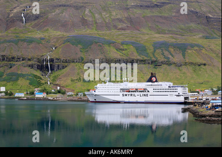 ferry Norröna of Smyril-Line in the harbour of Seyðisfjörður, Iceland; operate according between Hanstholm and Seyðisfjörður Stock Photo