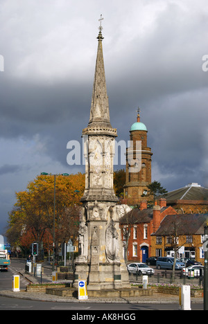 Banbury Cross and St.Mary’s Church, Banbury, Oxfordshire, England, United Kingdom