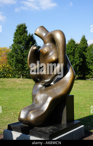 Henry Moore- Mother And Child, Block Seat Stock Photo - Alamy